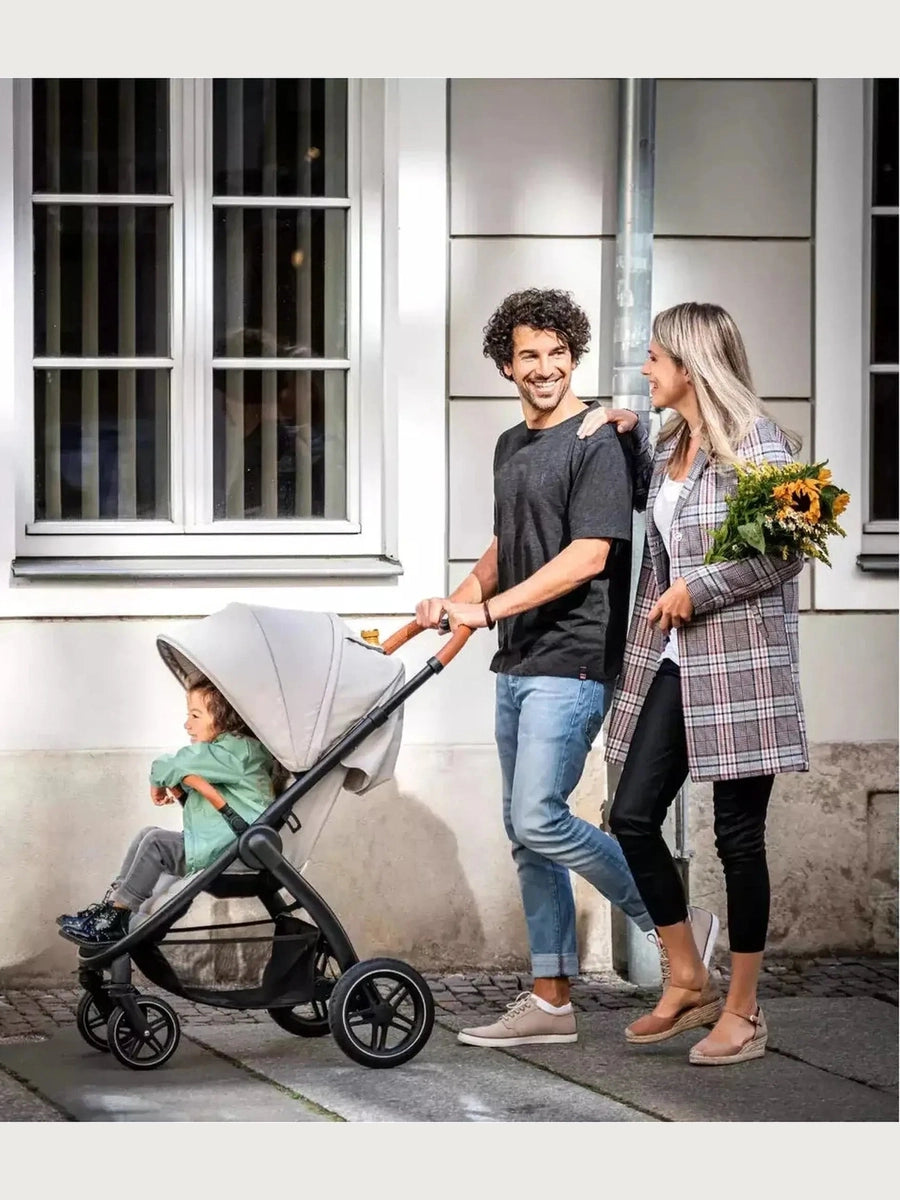 Hauck Uptown Pushchair Stroller Extra Large Seat for All Terrains with Raincover